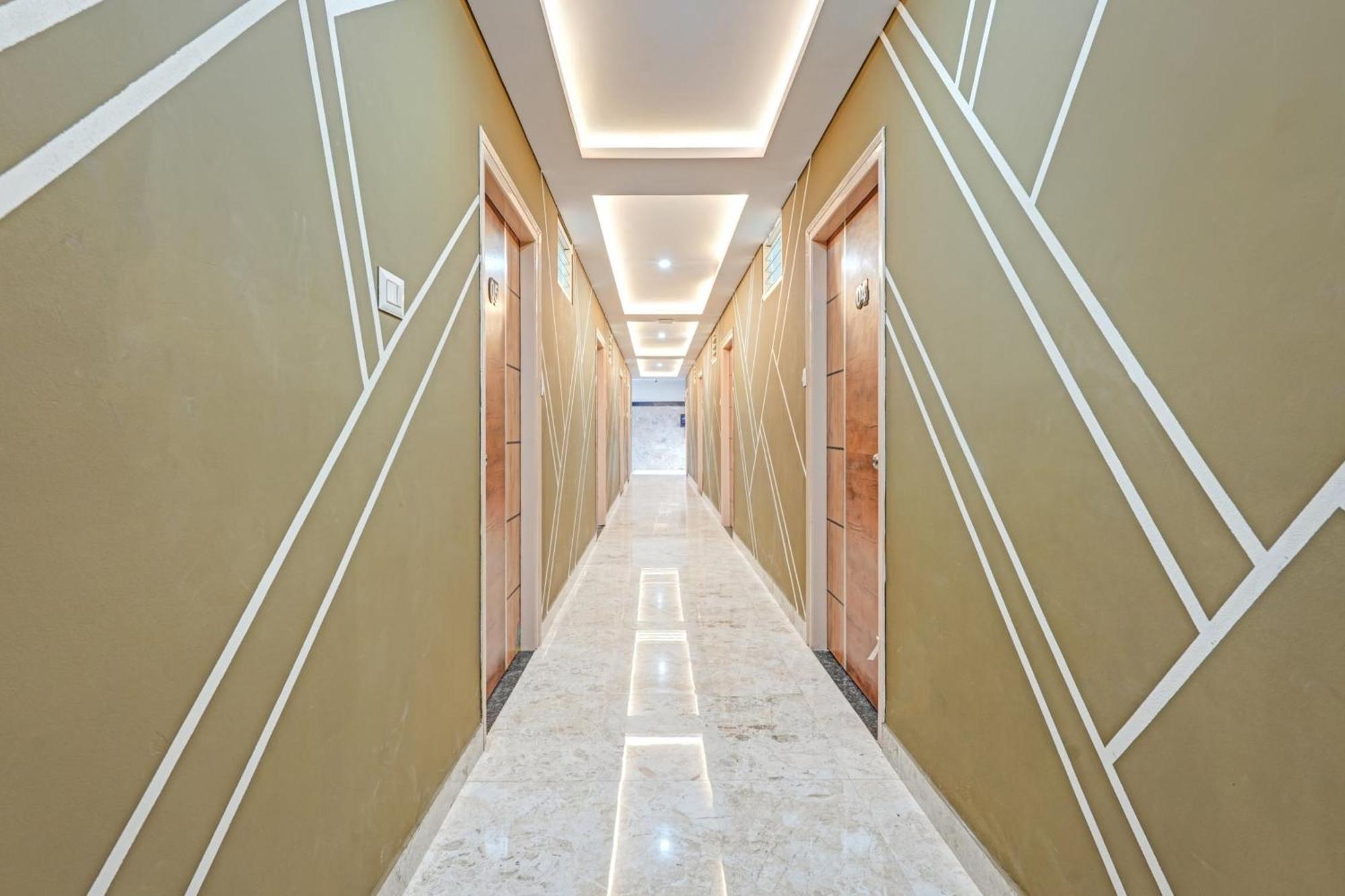 Hotel O Sri Chowdeshwari Boarding And Lodging Tavarikere Exterior foto